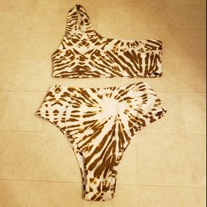 Mikoh moni top and waikui 2 bottom